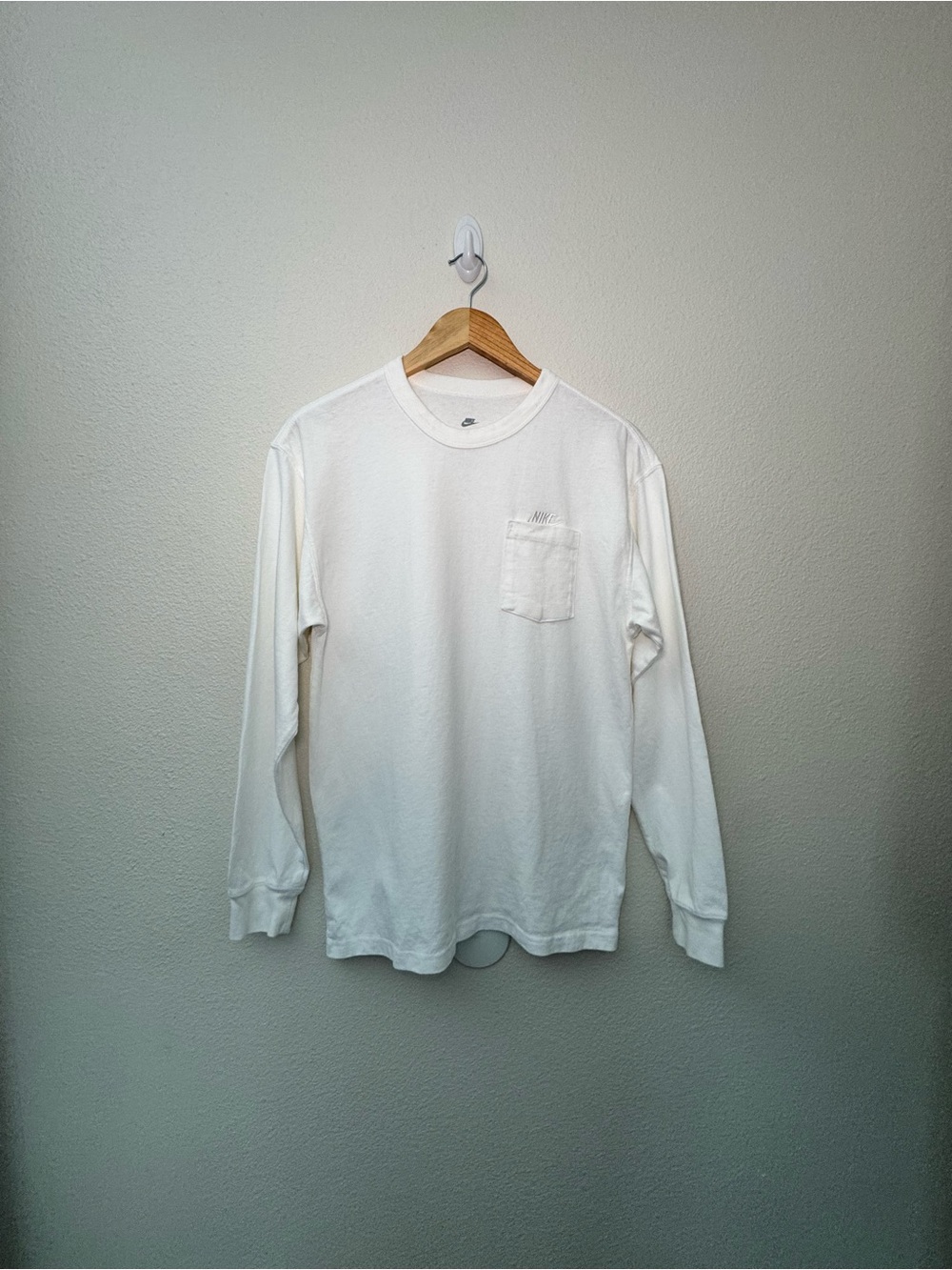 Nike Men's White Long-Sleeve Pocket Tee
